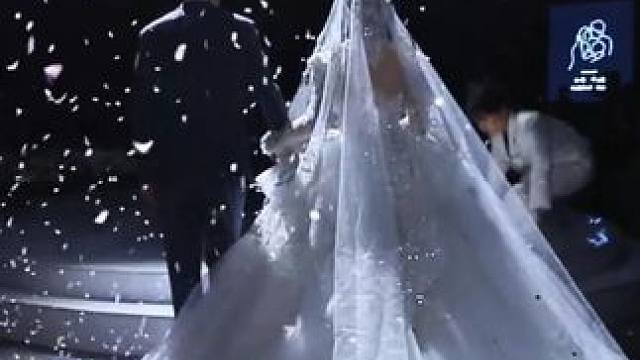 备婚的姐妹们，彩带or花瓣雨，你会pick哪一个#滕州  #滕州婚礼  #滕州备婚 #滕州酒店 #滕