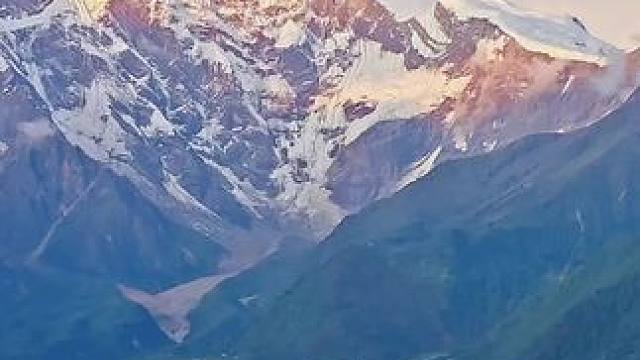 日照金山！#日落金山 #最美雪山