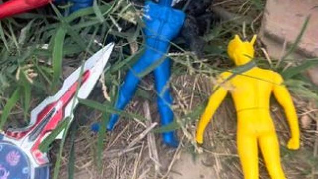 快看奥特曼他们在干什么#奥特曼玩具 #小朋友玩具 #赛罗小奥特曼玩具