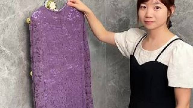 拖鞋架 不用打孔粘胶就能上墙固定的拖鞋架，可伸缩的设计，足够收纳全家人的拖鞋，不占地方，还能当毛巾架