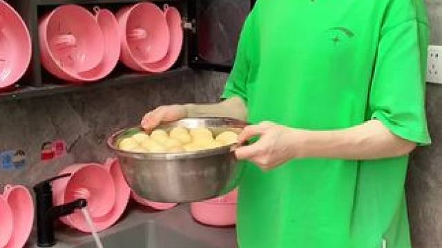 蜗牛自动清洗篮 有了它，以后洗水果可就太方便了，自动洗干净还能自动沥水，#沥水篮  #厨房好物  #