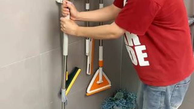 拖把夹 有了这个拖把夹，家里的拖把扫把能上墙收纳了，不占空间，拿取也方便#拖把夹  #吸盘拖把夹