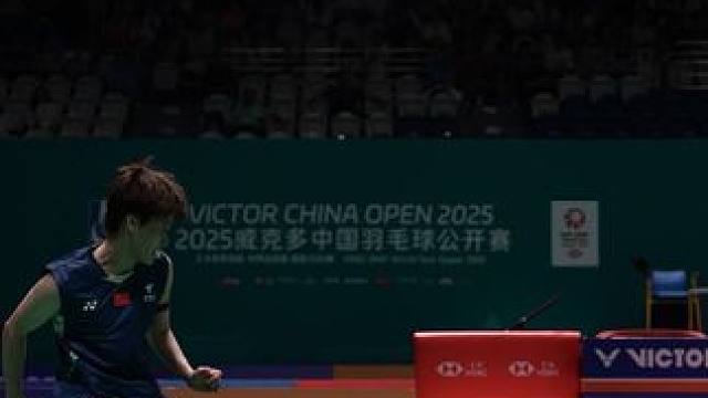 近距离看陈雨菲的胯下击球#羽毛球 #陈雨菲