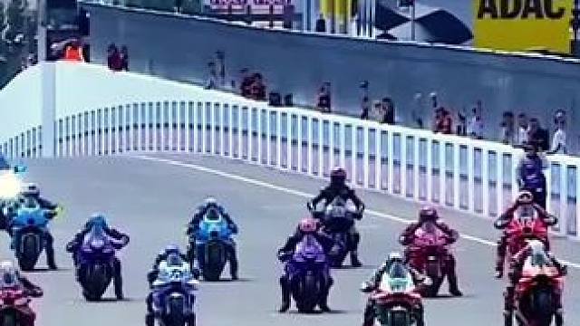 motogp  #压弯 #摩托车  #motogp赛事 #专业塞车请勿模仿