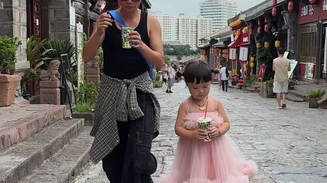 不是说了倒杯不会掉的吗