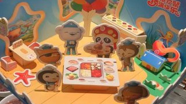 吃海底捞送玩具啦 #亲子游玩好去处 #亲子互动 #玩具 #快乐就这么简单 #海底捞