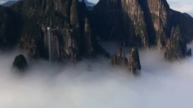 天呐！太美了，《凡人修仙传》就应该在这里取景！#航拍莽山 #一座不用爬的山 #莽山五指峰景区 #仙境