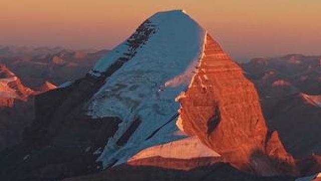 海拔7000米，人生新高度，和我一起飞越冈仁波齐#西藏阿里 #冈仁波齐 #直升机航拍 #唐及科得