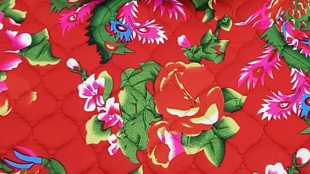 他俩是一对儿，他是小三儿。