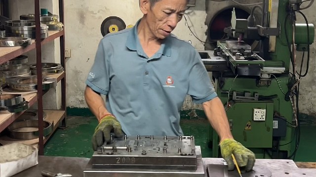 异形五金冲压，采用301不锈钢材质