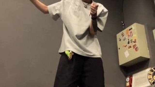 夏睏結束了 到了秋乏的時候ಠ_ಠ #momomae#朴宰范 #翻跳 #GMCS短袖