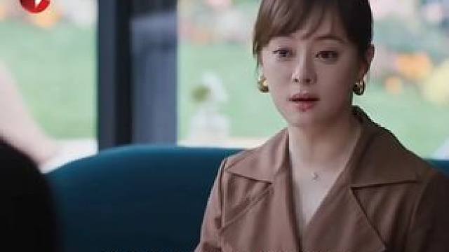 薛晓舟想胡曼黎深情表白。但面对突如其来的示爱，胡曼黎并没有做好准备，直接将自己“保护”起来，甚至为了