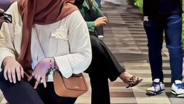 街头整蛊路人 太好玩了 