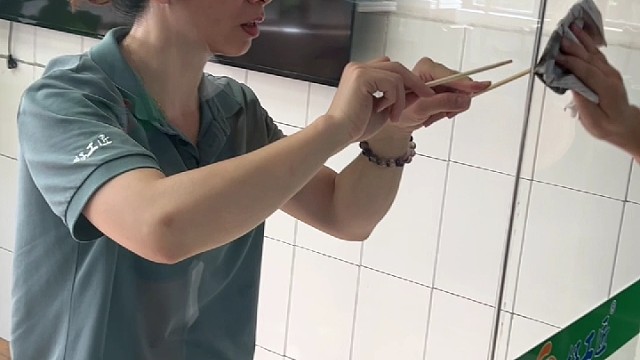 好工匠每周扫除道全员参与玻璃门有似没有