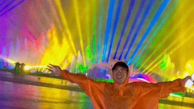 择日不如撞日~一定要来看一次雨中尼山烟火灯光秀~ #尼山烟花秀 #尼山圣境 #突降大雨 #音乐喷泉 