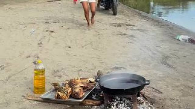 哈哈先下手为强 #我的乡村生活 #原创视频 #户外烧烤野炊 #农村美食记录生活 #乡村的生活