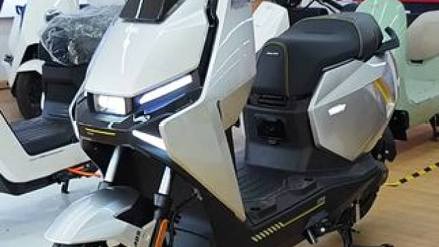 跟妈妈一起去买一台电动车小牛FXPRO！她很喜欢 #小牛 #小牛fxpro  #小牛电动