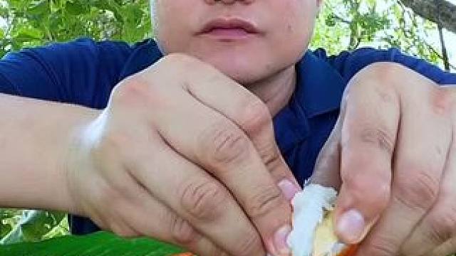 油炸小母蟹香米饭团牛杂碎碎 #创作人计划 #泰国大叔#泰国美食#内容启发搜索 #种草激励计划