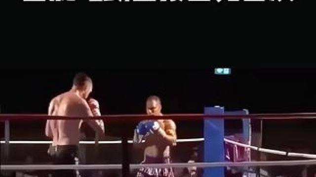 最惊险的跨量级比赛，小矮个大战两米肌肉巨汉，一个回旋踢KO他 #拳击