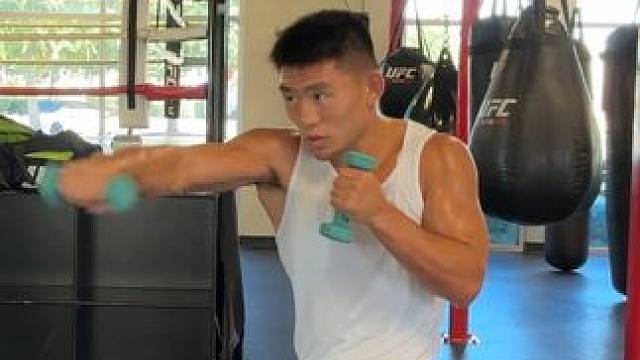 最近有点累哈哈 #宋亚东#ufc