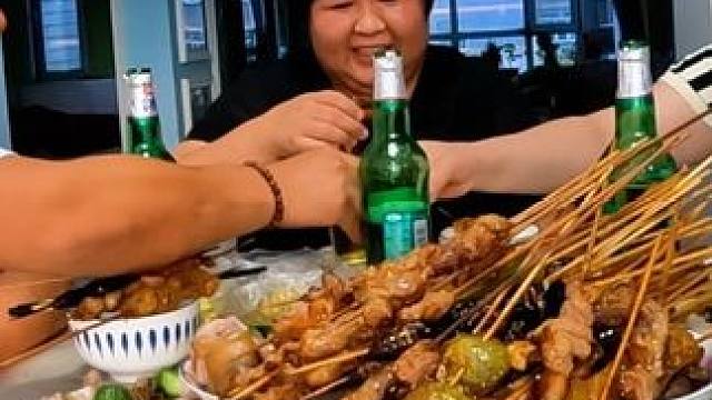 沙和尚喝不过老姨和老妹，完犊子了#小酒喝起来 #记录生活