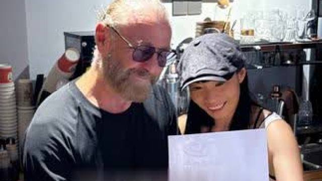 挑战用一张白纸喝咖啡 挑战用一张白纸喝咖啡#交换美好#咖啡 #纸雕 #记录美好生活