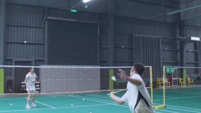 是恋人 是知己 也是朋友 我们属于彼此的路灯在互相照耀着.#羽毛球 #记录生活 #情侣日常