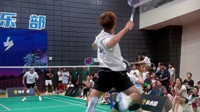 谁往我脚底安装了弹簧#羽毛球 #羽毛球精彩片段 #苏羽 #苏羽百分大战