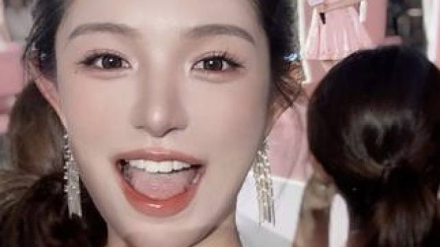 怎么耳环掉了 就让我看到仙女嘟嘟了！ #陈都灵 #捡耳环变装 #嘟嘟