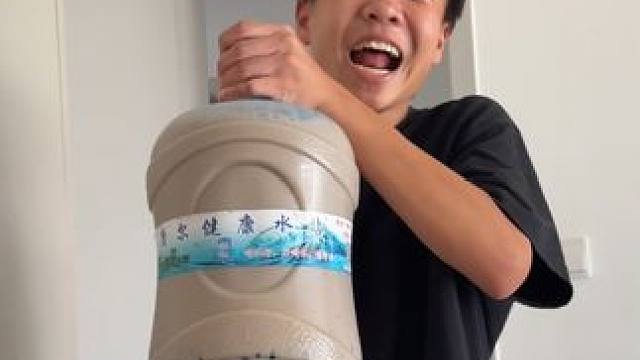 弟弟宠姐这一块/.#孙子逊 #搞笑 #秋天的第一杯奶茶