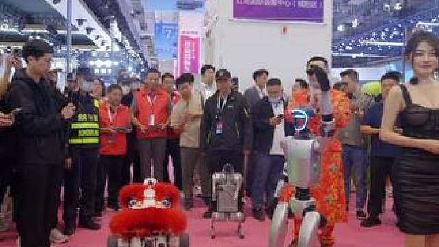 家人们，青岛国际车展炸街！五冠王秋车展门票 12.34 元，刷码入场超丝滑。苗岭路空调房看车，网红地