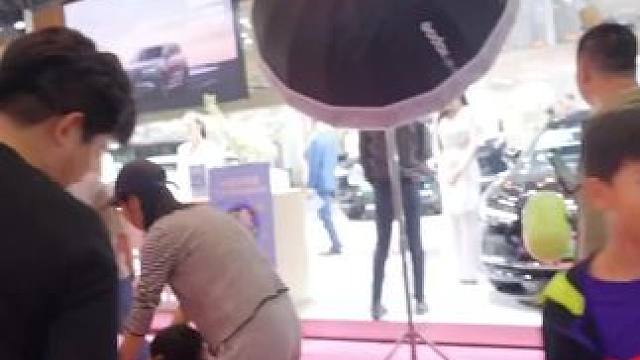 秋高气爽宜看车！青岛国际车展在苗岭路城市展厅开展，24届秋季大展门票仅12.34元，手机扫码入场。4