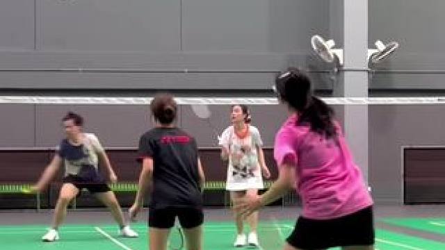 好可爱#打羽毛球女生