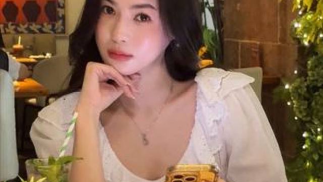 漂亮不可以当饭吃 但可以和我吃漂亮饭
#氛围感#餐厅拍照#韩妆