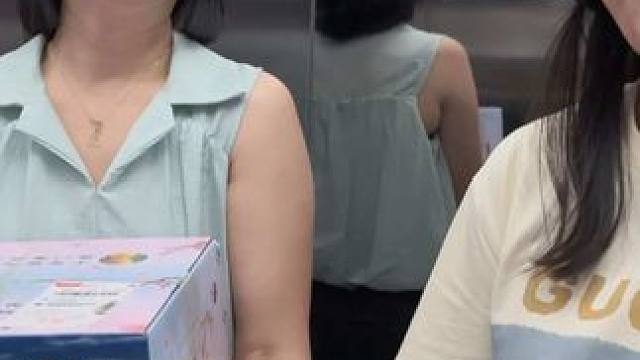 有个女孩突然来我家看看爹妈啥反应？老妈有亿点热情 #男女关系#见家长#日常vlog#网易严选人体工学