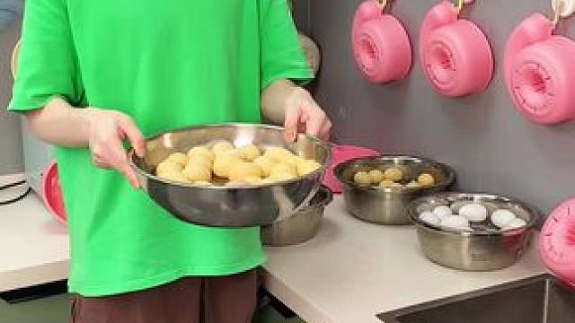 蜗牛自动清洗篮 有了它，以后洗水果可就太方便了，自动洗干净还能自动沥水，#沥水篮  #厨房好物  #