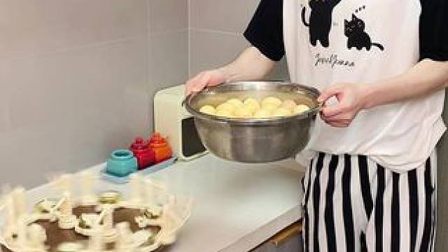 六爪挂钩 这个六爪挂钩真的太好用了，一个就能顶六个衣架来用，拿取方便，一目了然#挂衣架 #六爪挂钩 