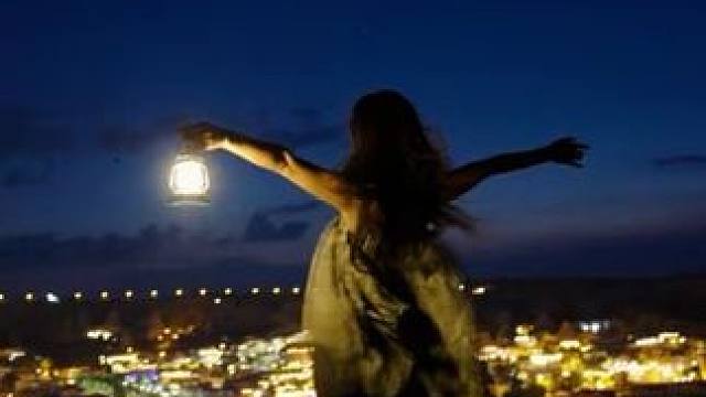 蔡徐坤的“jasmine ”遇上格雷梅小镇的夜，感觉微醺了#机位天才已就位 #当动漫场景照进现实 #