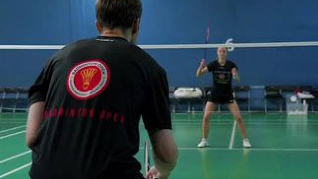 发球机#享受羽毛球带来的快乐 #羽毛球