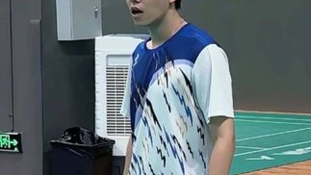 不是吧兄弟，你还认真上了？#羽毛球#抽象 #假动作