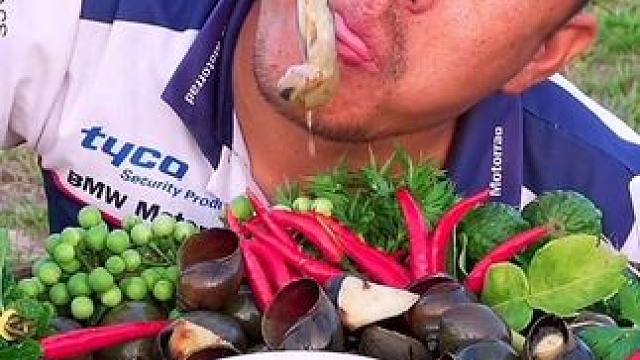 苦果子小辣椒️新鲜大肥螺 #美食 #户外美食 #泰国美食 #内容启发搜索