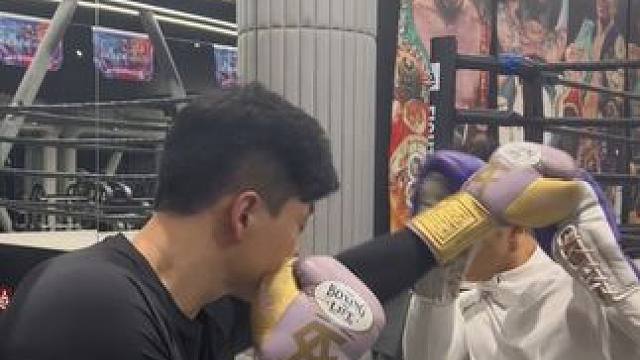 拳击 对手一个直拳学会拳击躲闪#拳击教学 #格斗 #基本功 #拳击 #拳击训练