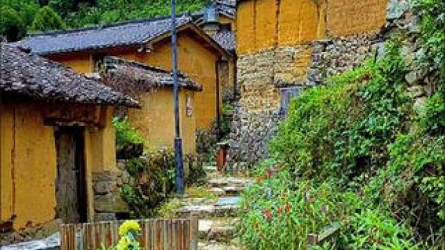 在丽水找到治愈方法，云和梯田坑根石寨古村落太美。