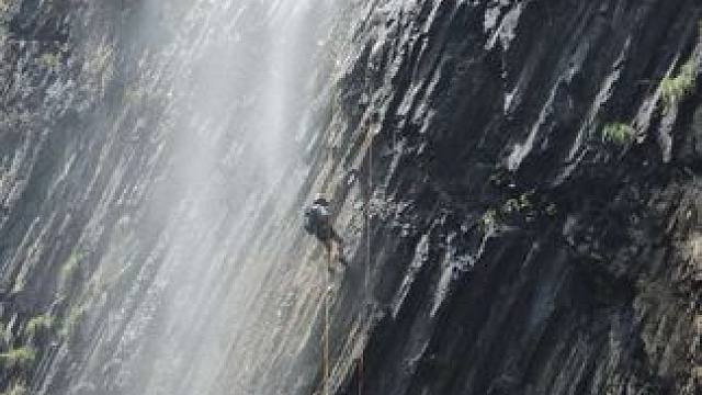 岩门下80米瀑降成功搞定
#瀑布 #登上山顶看美景 #户外 #惊险刺激 #夏天