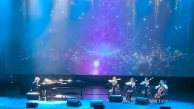 当新春的烟火照亮深圳夜空，《爱·永恒》理查德·克莱德曼2026新春钢琴音乐会也将奏响。在深圳的舞台上