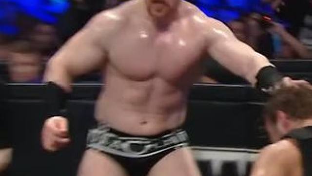 团队组合赛，塞纳本想露脸结果差点兜不住，罗曼飞冲肩实力太强 #霸王举鼎 #圣盾飞冲肩