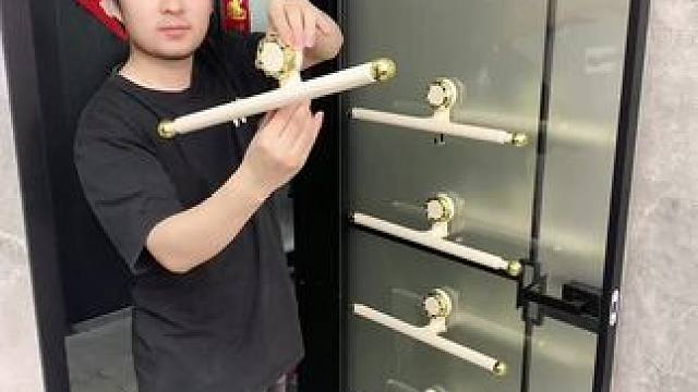 可伸缩拖鞋架 可伸缩拖鞋架，凉鞋拖鞋用它收纳不占空间，还是个 #可伸缩毛巾架，卫生间干净整洁多了 #