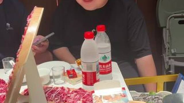 小团体吃一口哈哈