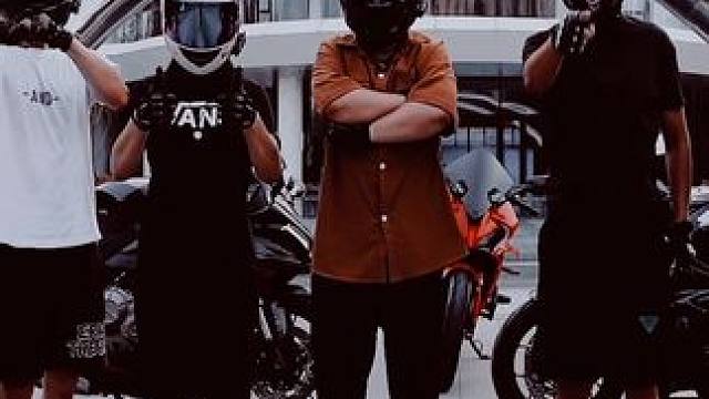 都说了 帅是一种感觉 摄影师→