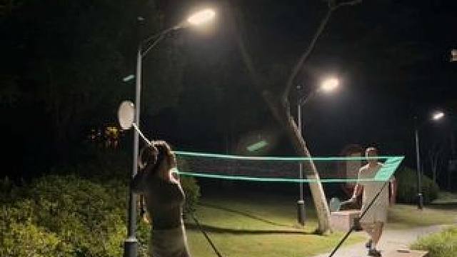 万物各有时令 爱也到了秋天#羽毛球 #情侣 #秋天